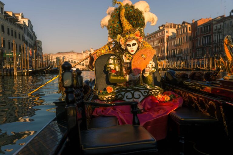 Late afternoon light with Rialto on view and Sophie in a gondola Carnevale 2023, Carnival, Venice, Venezia, Rialto bridge, gondola